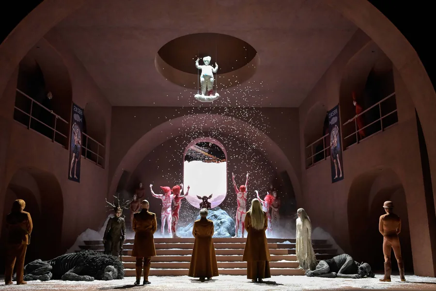 Salzburger Festspiele 2026: the ensemble of Ariadne auf Naxos in the staging by Ersan Mondtag